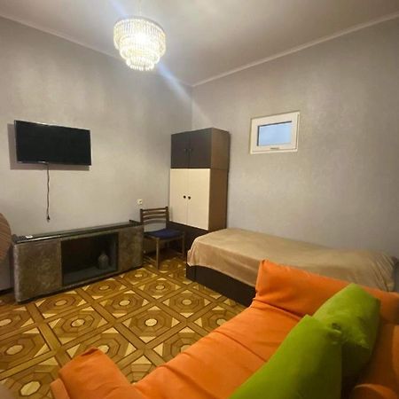 Дом 8 Apartman Tbiliszi Kültér fotó